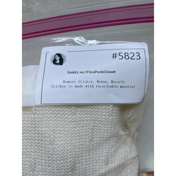 Alya Knitted Crop Sweater Bell Sleeves Small Keyhole - Picture 13 of 14